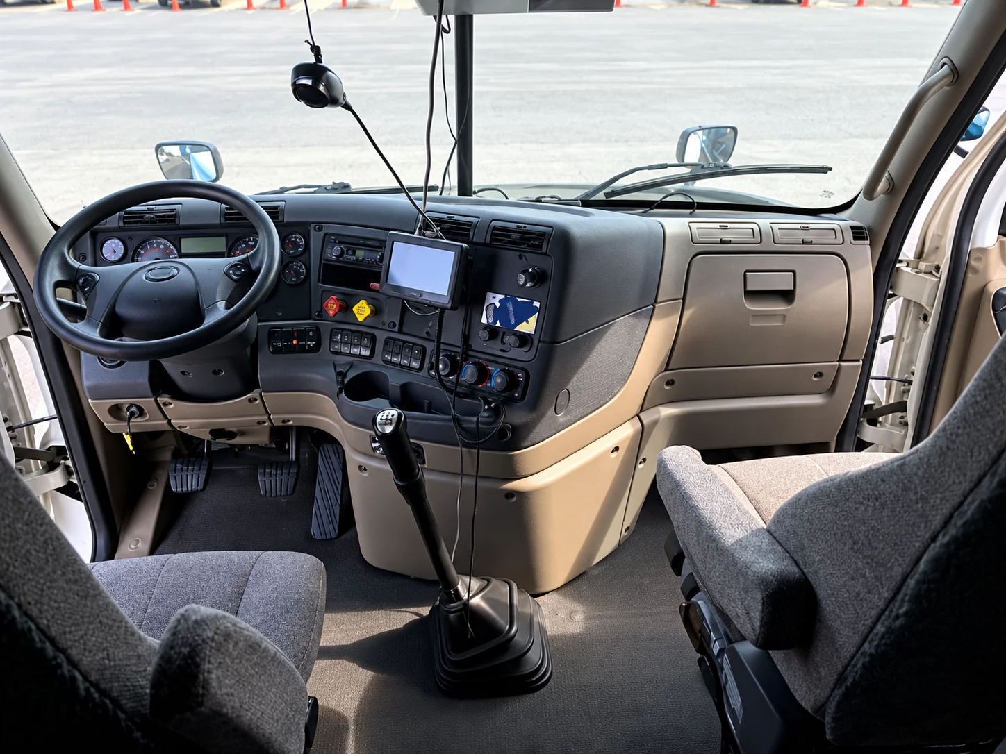 Mobile truck and fleet detailing services